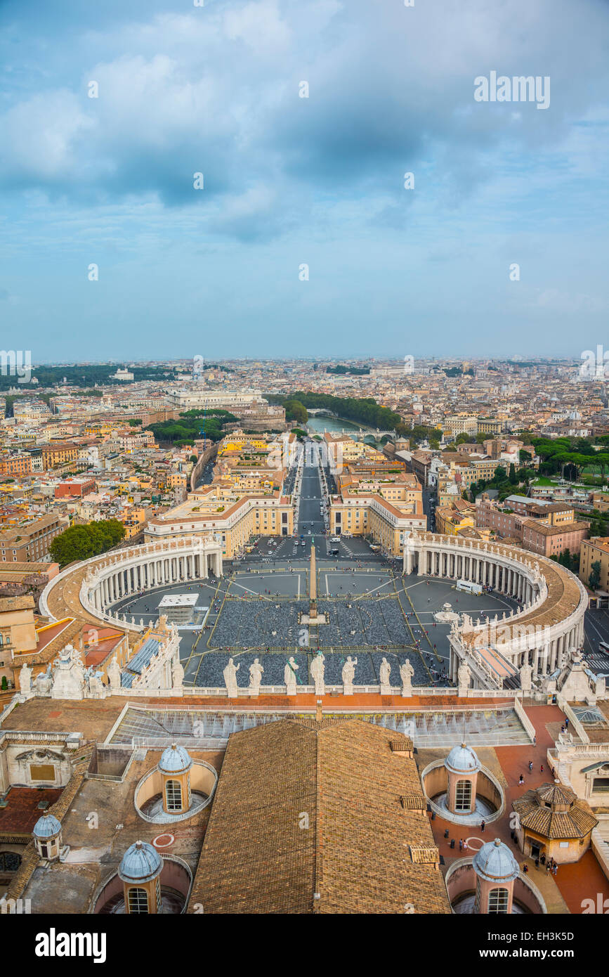 Vue depuis le dôme de la Basilique St Pierre, San Pietro, sur la Piazza San Pietro, la Place Saint Pierre à Via della Conciliazione Banque D'Images