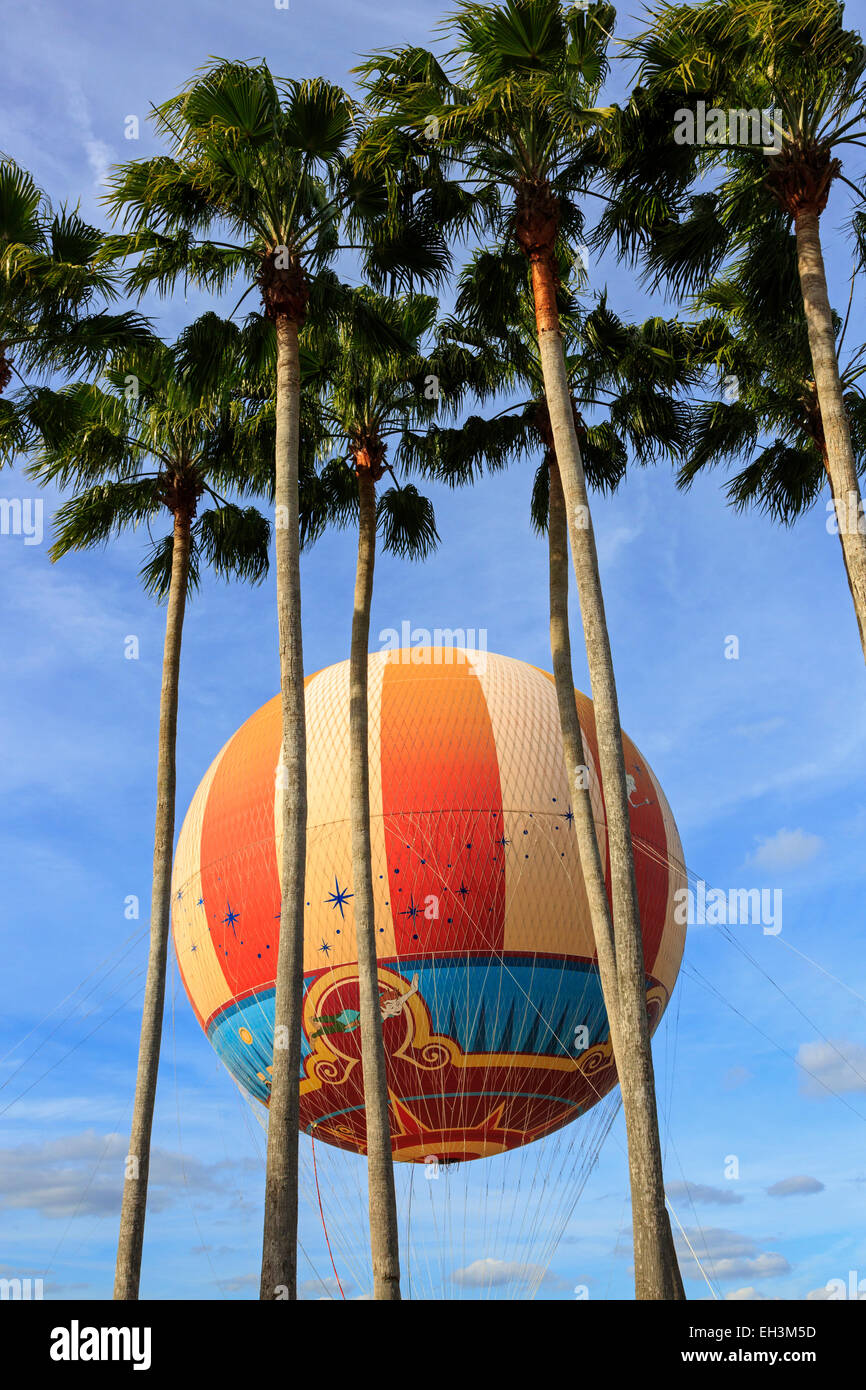 Ballon aérien colorés et de palmiers à Downtown Disney, Orlando, Floride, USA Banque D'Images