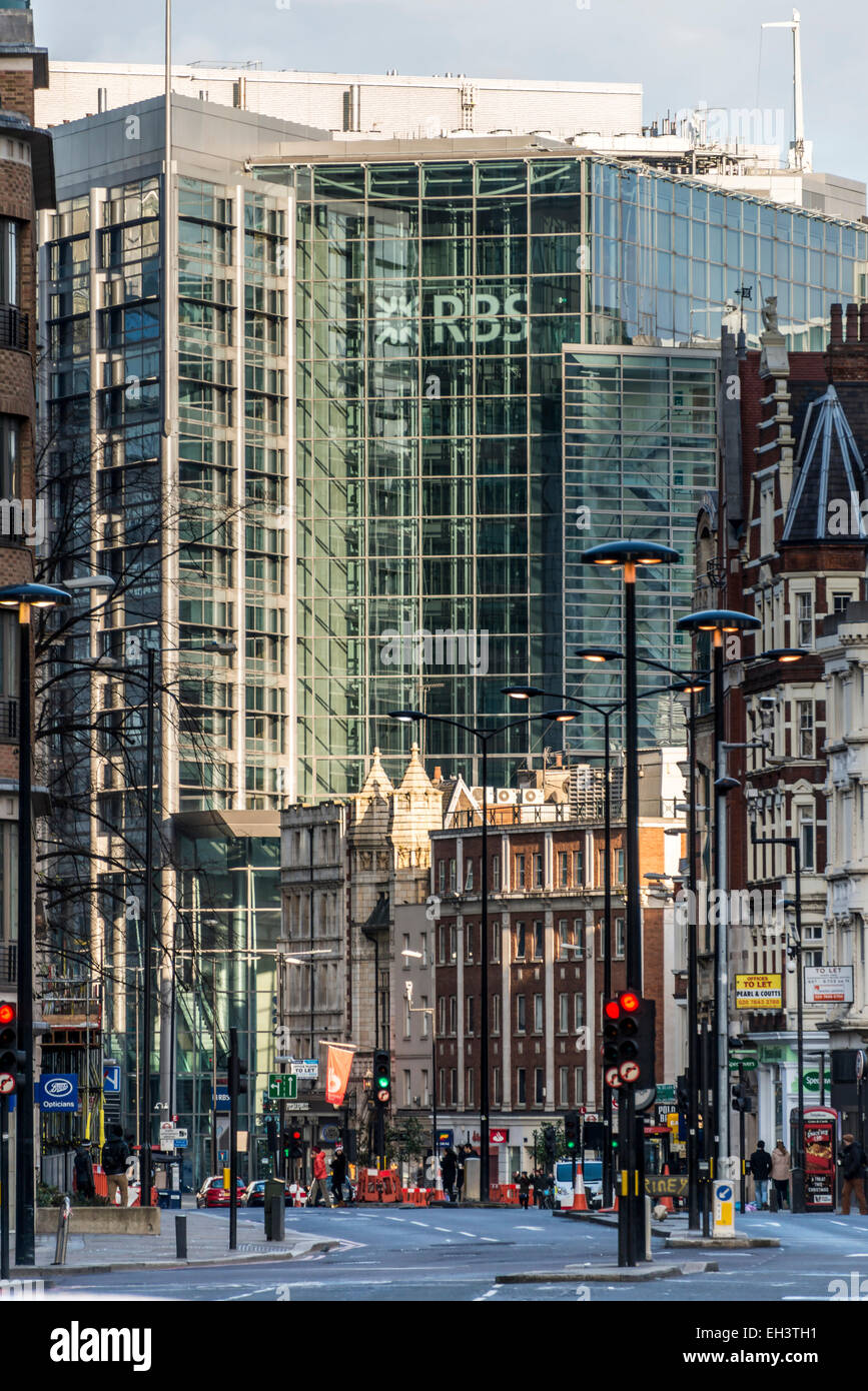 Vue sur Bishopsgate à Royal Bank of Scotland (RBS) bâtiment de la ville de Londres qui est le QG de Londres Banque D'Images
