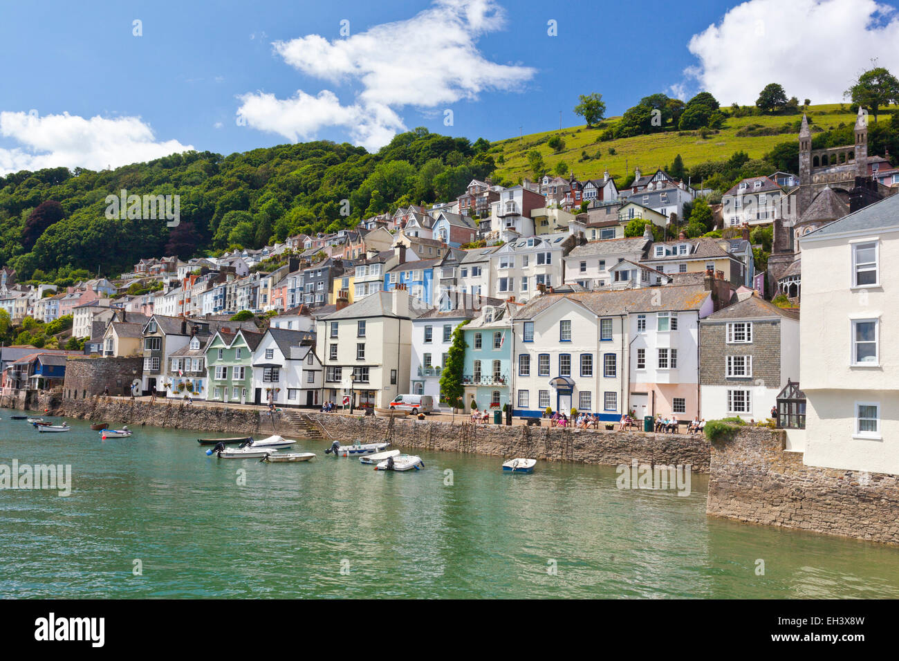 Dartmouth, haut en couleurs, donnant sur le logement Bayard's Cove et la rivière Dart, Devon, England, UK Banque D'Images