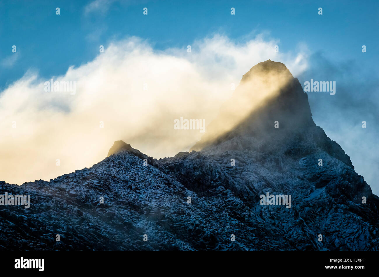 Lever de soleil sur la crête du sommet d'Rauddalseggje Store (2168m) dans le parc national de Jotunheimen, Norvège Banque D'Images