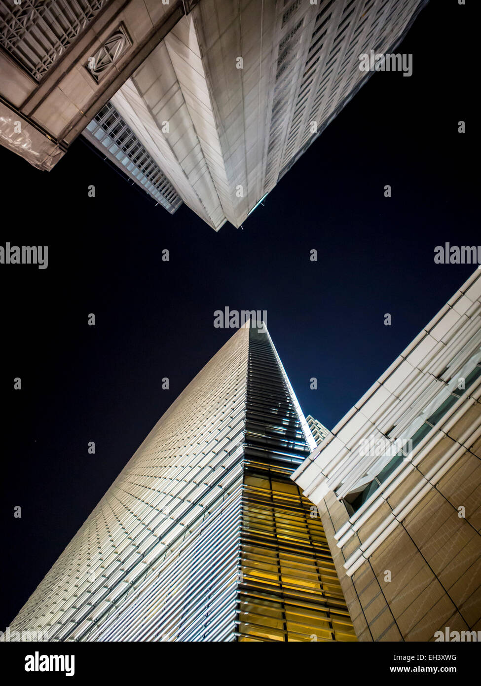 Deux bâtiments orientés l'un vers l'autre Banque D'Images