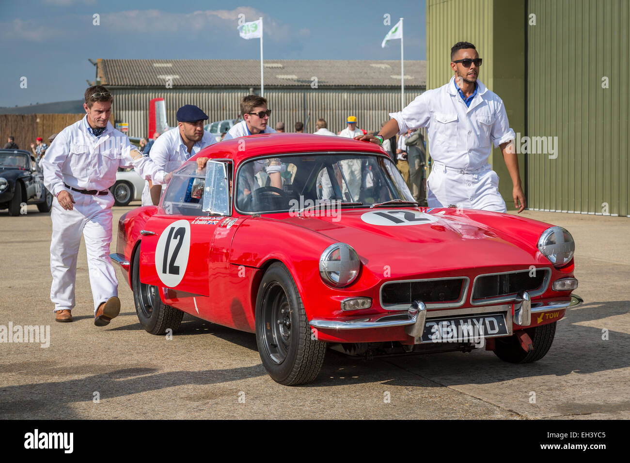 1963 Reliant Sabre Six, Fordwater Trophy participant, dans le paddock avec mécanique, 2014 Goodwood Revival, Sussex, UK. Banque D'Images