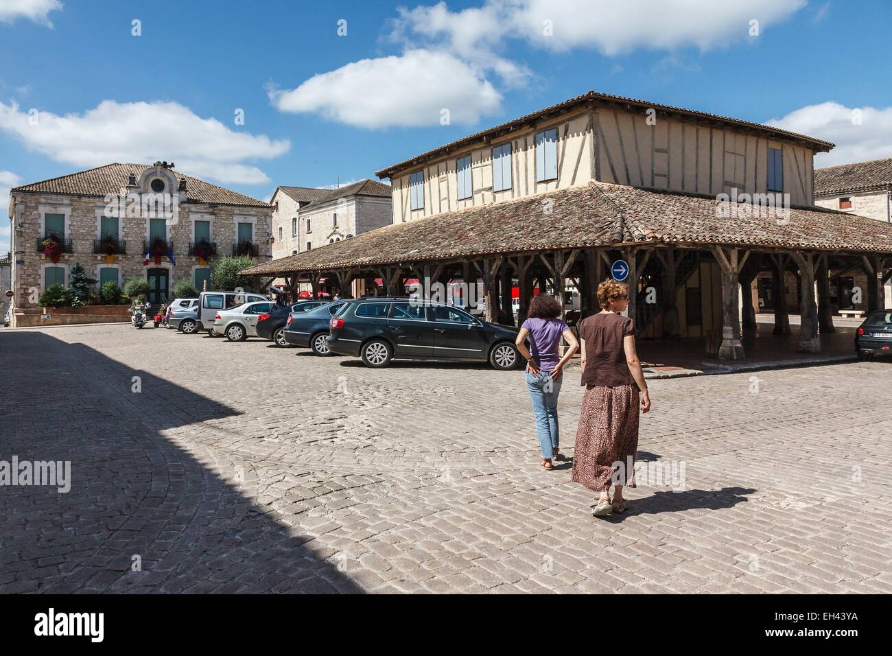France, Lot et Garonne, Villereal, Guyenne ville fortifiée, le marché couvert et l'hôtel de ville Banque D'Images