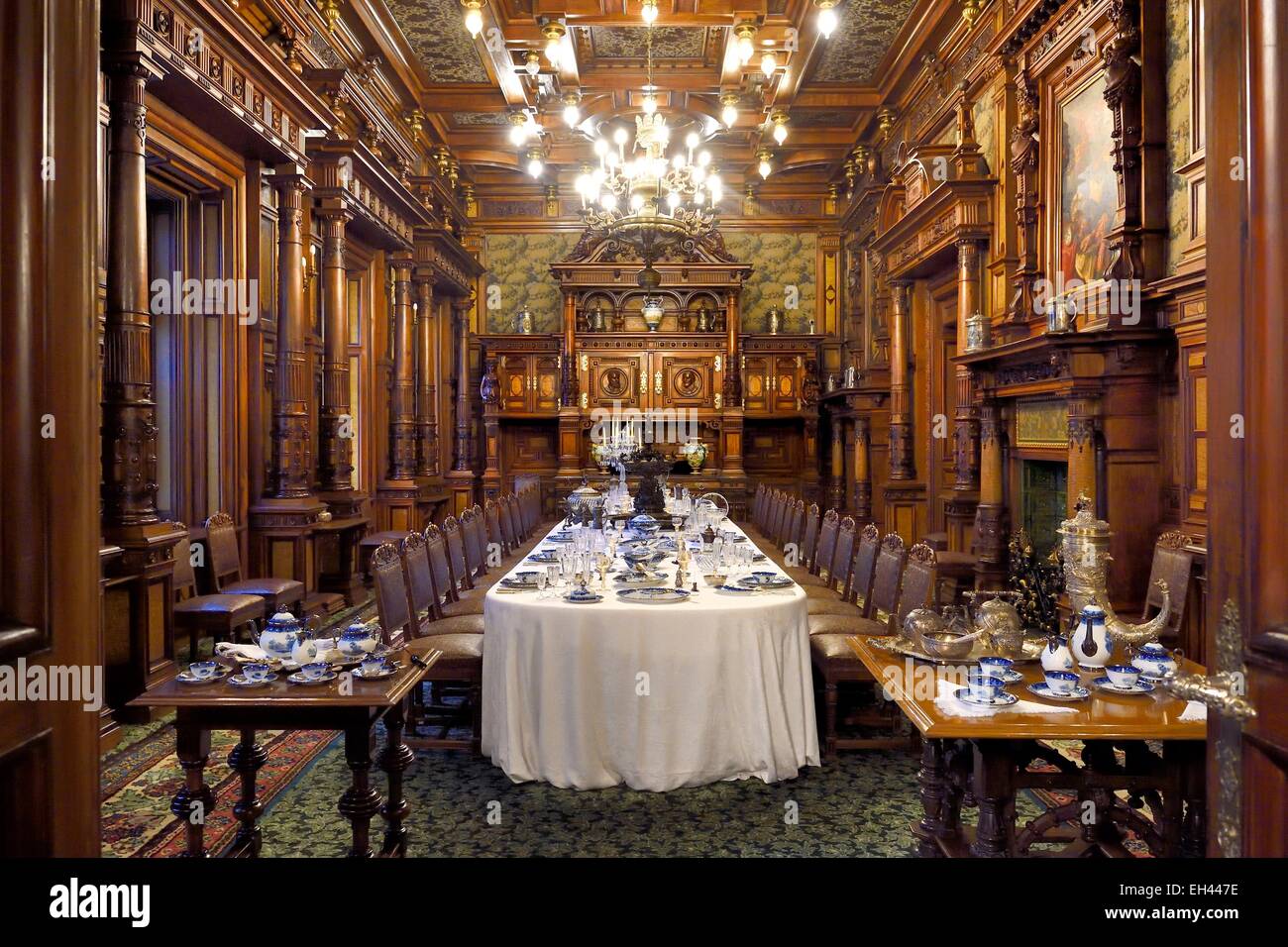 La Roumanie, la Valachie, le château de Peles de Sinaia, ancienne résidence royale construite entre 1875-1883 pour le Roi Carol I de Roumanie, la salle à manger Banque D'Images