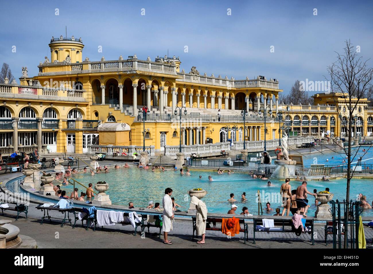Hongrie, Budapest, la lutte antiparasitaire, Varosliget, thermes Széchenyi et spa, le plus grand en Europe le bain médicinal Banque D'Images