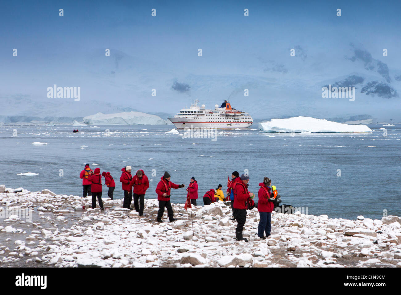 L'antarctique, Neko Harbour, bateau de croisière MS Hanseatic affichage des manchots Banque D'Images
