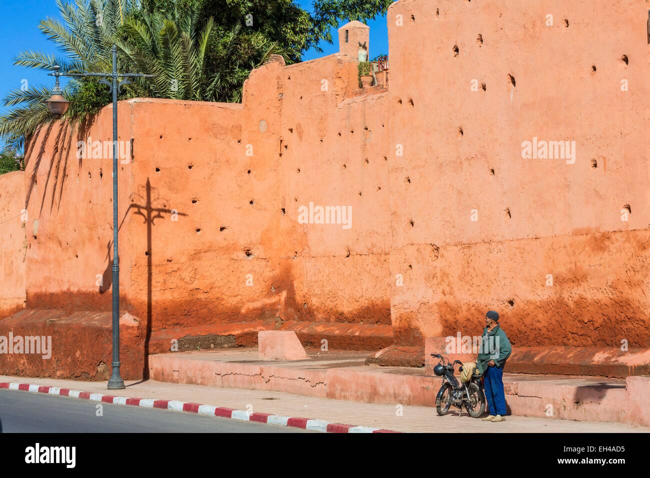 Le Maroc, Haut Atlas, Marrakech, ville impériale mur autour de la médina (Site du patrimoine mondial de l'UNESCO) Banque D'Images