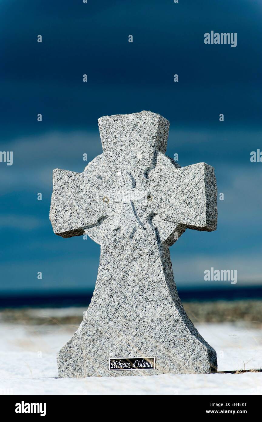 L'Islande, Vesturland, Grundarfjordur, croix de granit en l'honneur de les pêcheurs français en Islande Banque D'Images