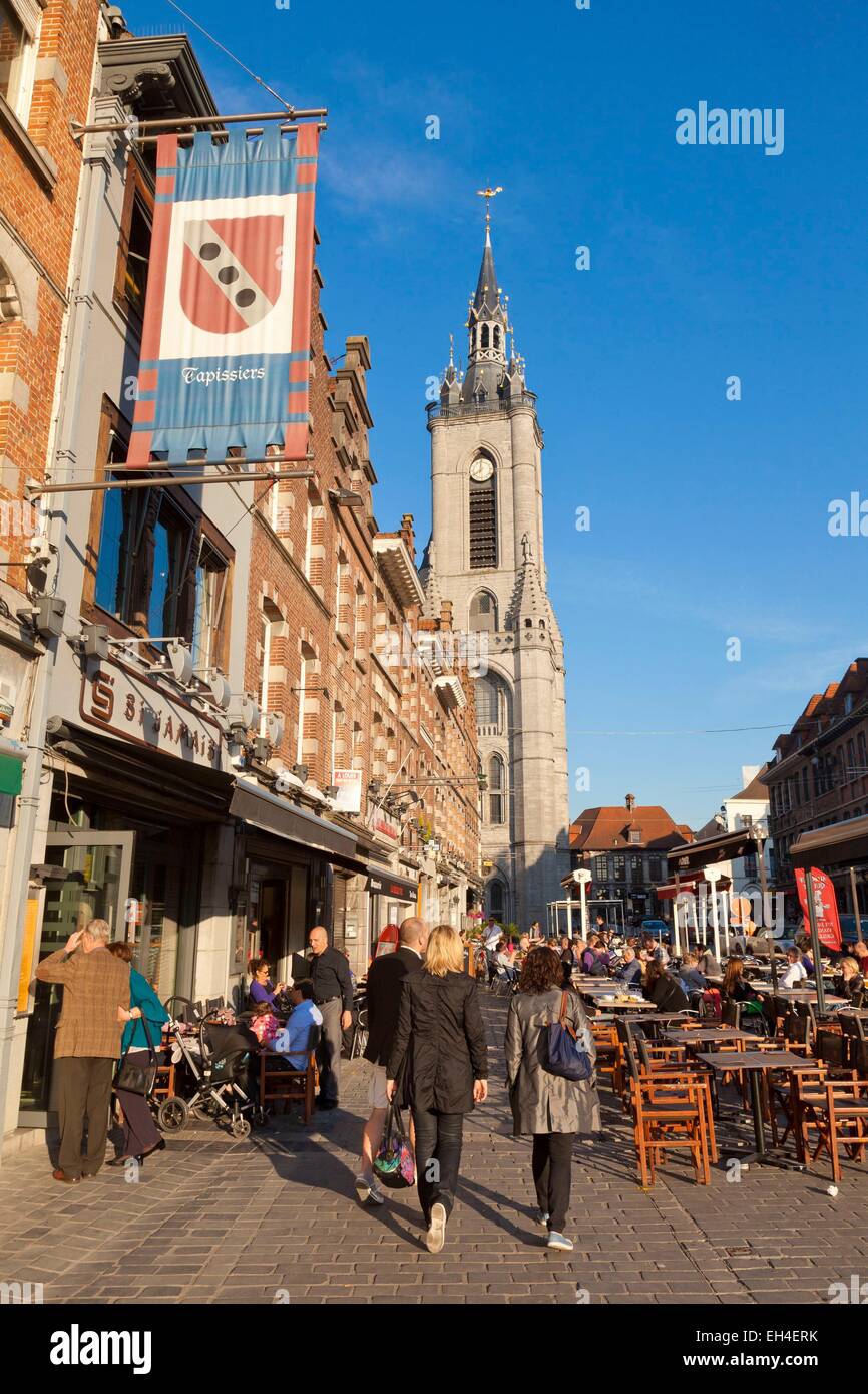Belgique, Wallonie, Hainaut, Tournai, grand place et son Beffroi classé au Patrimoine Mondial par l'UNESCO Banque D'Images
