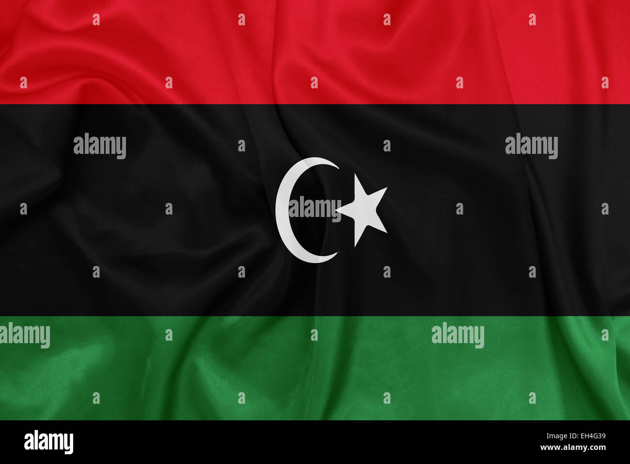 La Libye - en agitant le drapeau national sur la texture de la soie Banque D'Images