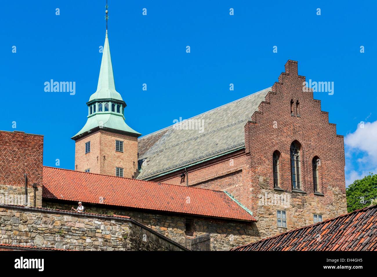 La Norvège, Oslo, la forteresse du 13ème siècle avec son château (du 17ème siècle au 19ème siècle) et l'église Banque D'Images