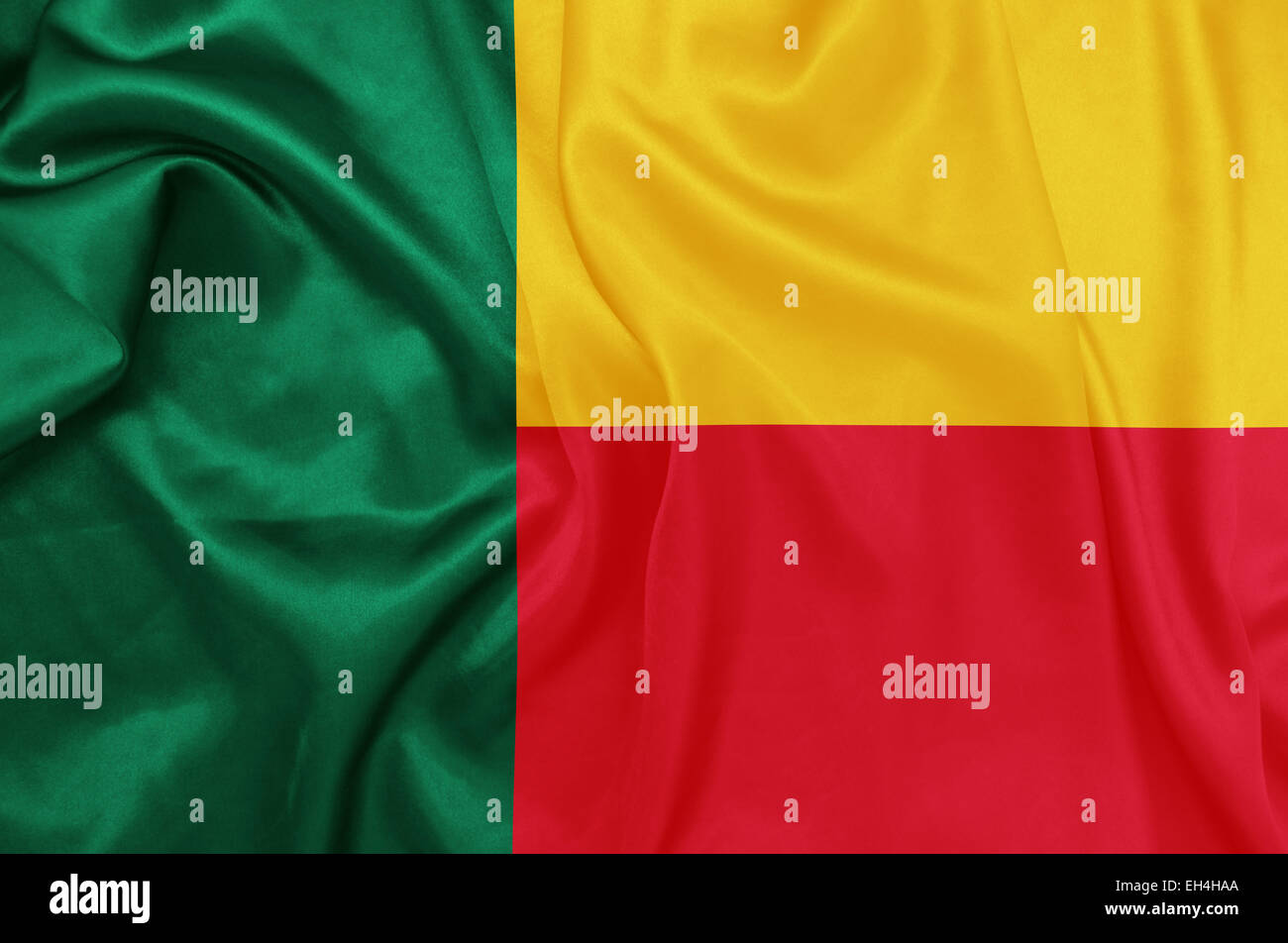 Bénin - en agitant le drapeau national sur la texture de la soie Banque D'Images