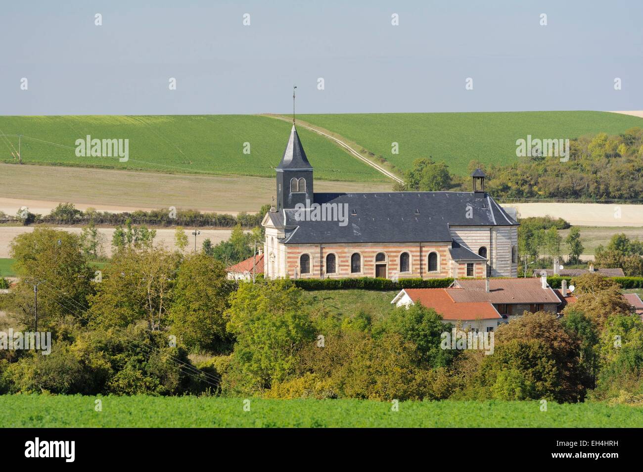 France, Marne, Valmy, village et son église nichée dans leur petite vallée Banque D'Images