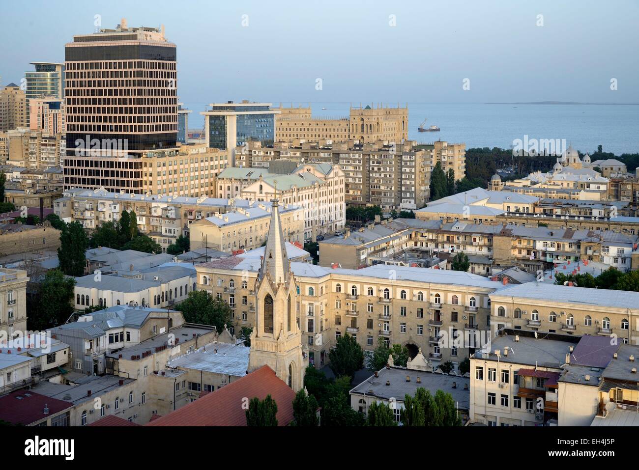 L'Azerbaïdjan, Bakou, vue générale de la ville et de la mer Caspienne Banque D'Images