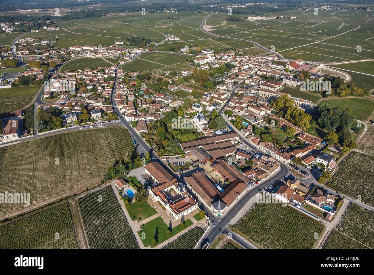 France, Gironde, Margaux, le village entouré de vignobles de Margaux (vue aérienne) Banque D'Images