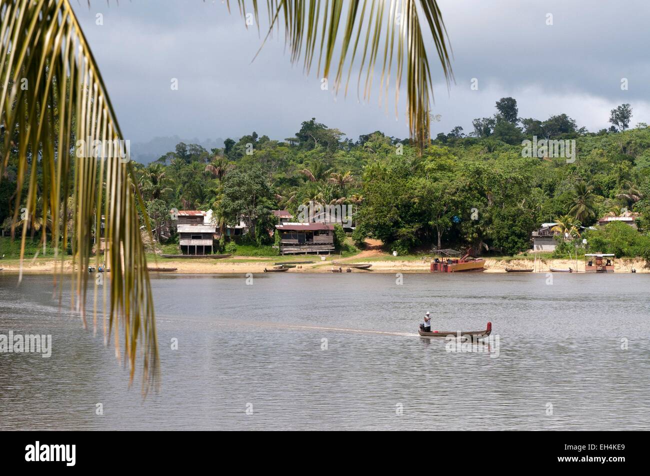France, Guyane, Parc amazonien de Guyane (Parc amazonien de la Guyane), pirogue sur le Lawa, en aval de devenir le fleuve Maroni Banque D'Images