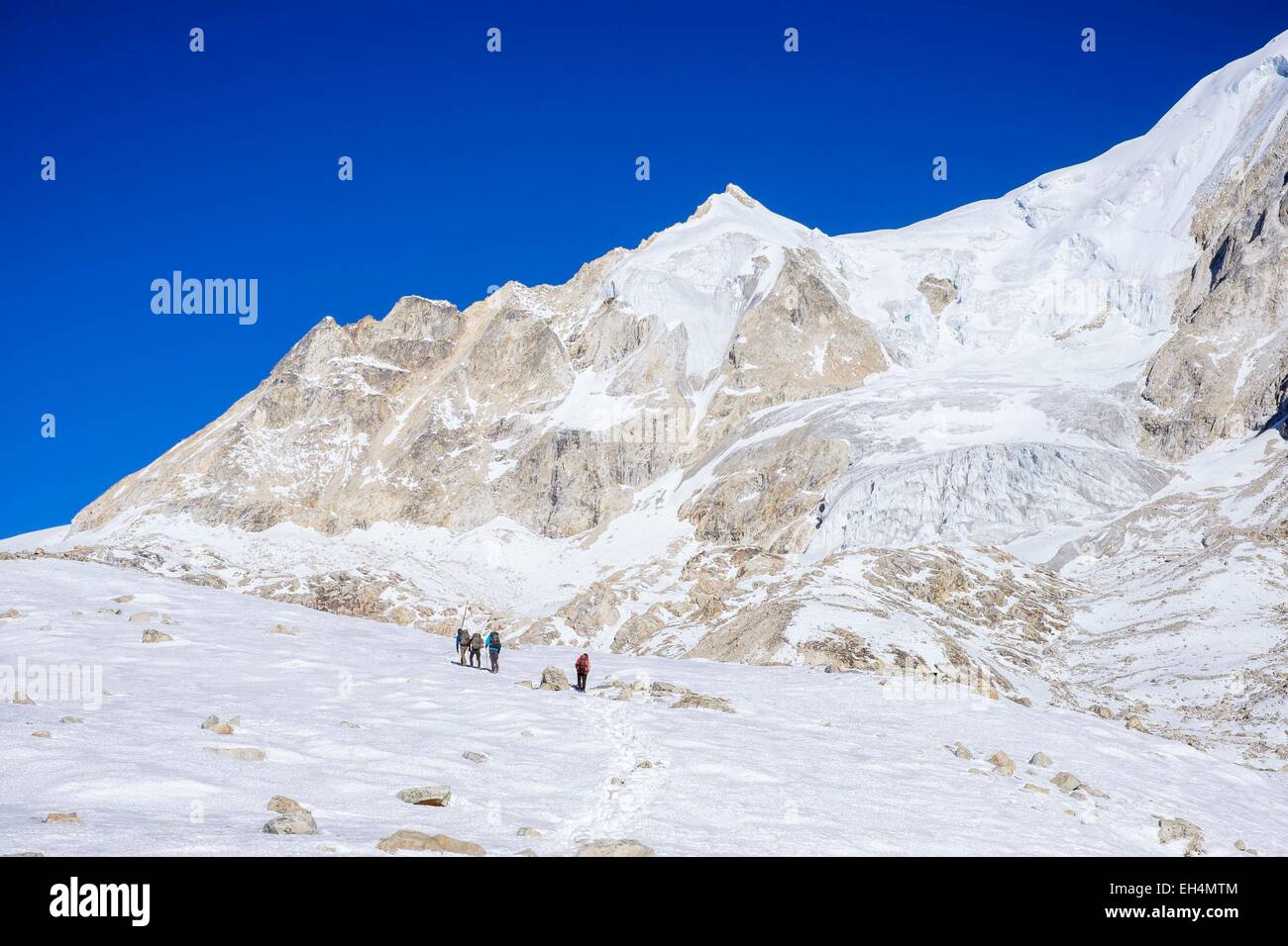 Le Népal, Gandaki zone, Manaslu Circuit, entre Dharamsala et Bimthang, grimper au Larkya Pass Banque D'Images
