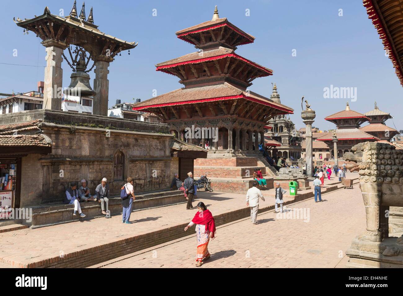 Le Népal, vallée de Kathmandu, Patan, Durbar Square, inscrite au Patrimoine Mondial de l'UNESCO, Taleju Temple bell et Hari Shankar 1704-1705 1736 Banque D'Images