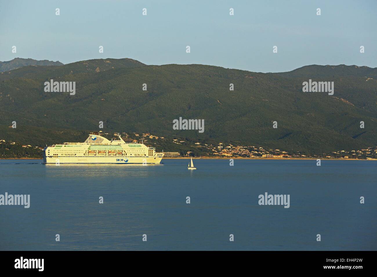 France, Corse du Sud, Ajaccio, arrivée d'un ferry Banque D'Images
