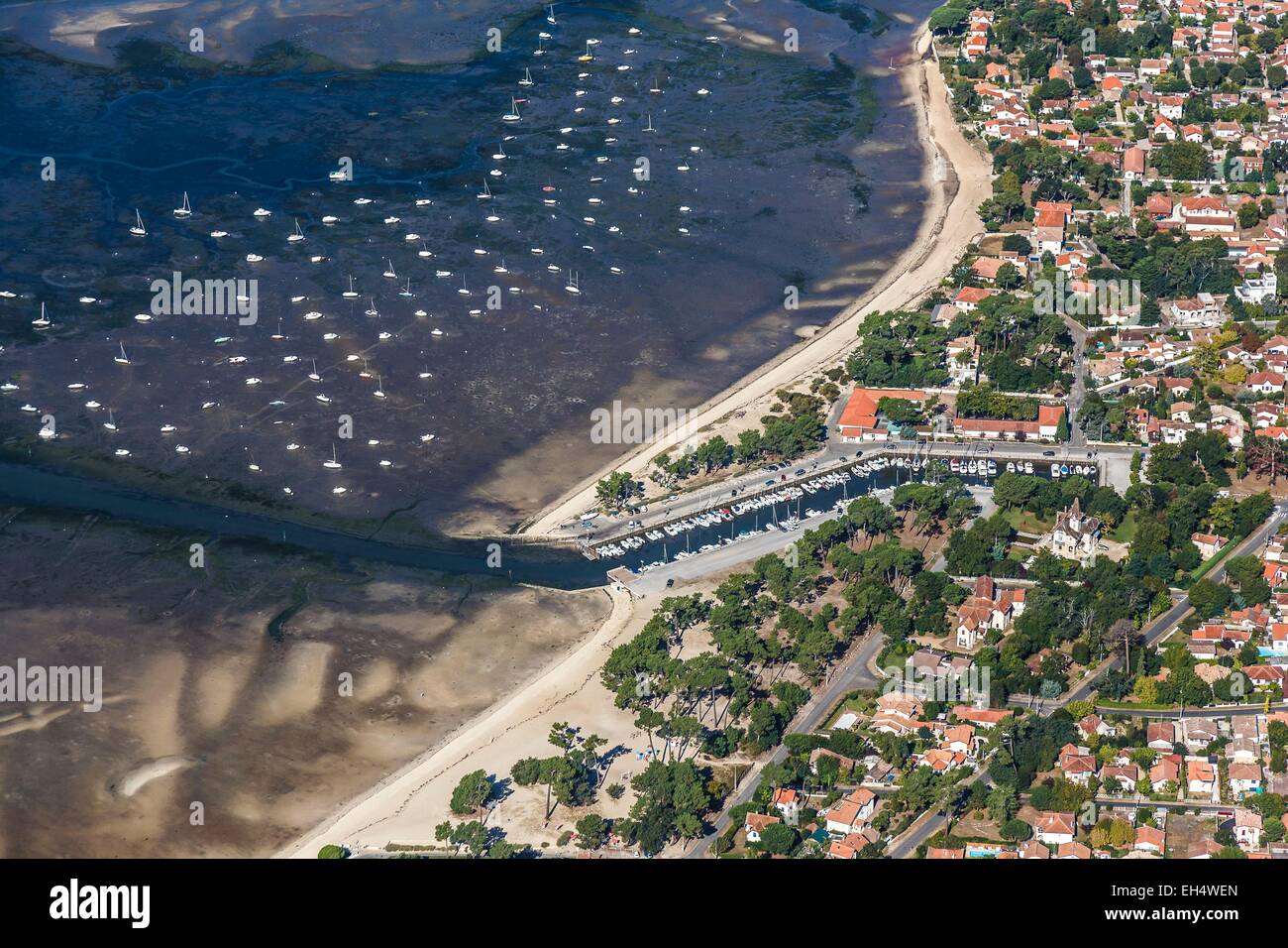 France, Gironde, Andernos les Bains, station balnéaire sur la Bassin d'Arcachon (vue aérienne) Banque D'Images