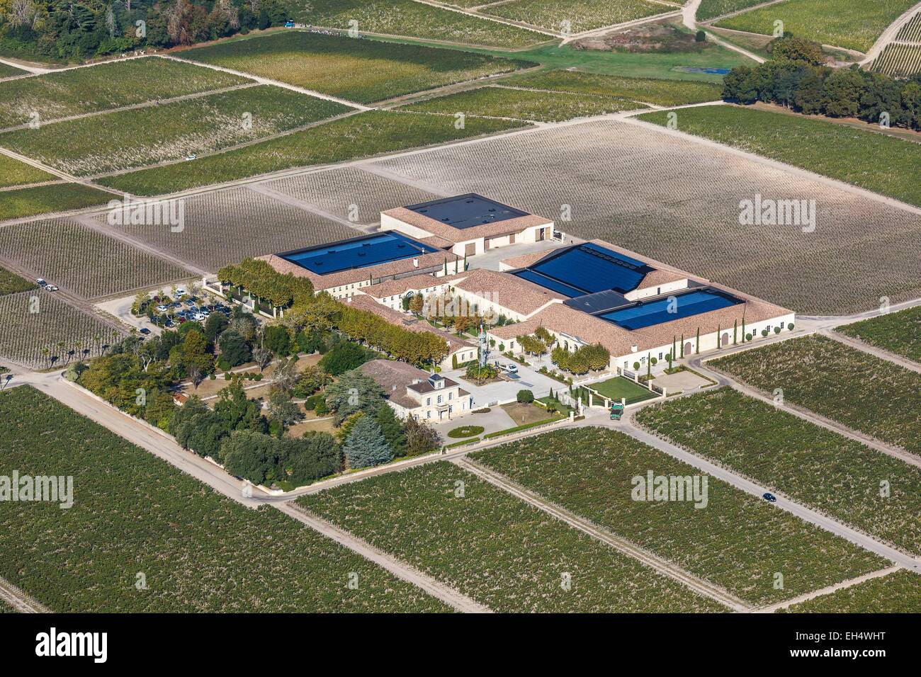 France, Gironde, Saint Estèphe, Château Montrose Saint Estèphe deuxième croissance (vue aérienne) Banque D'Images