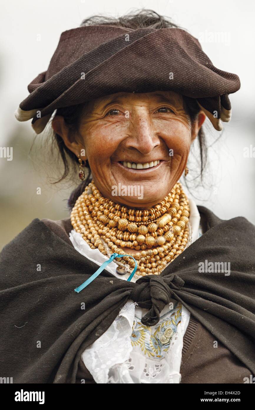 L'Équateur, Imbabura, Chilcapamba, portrait d'un paysan équatorien vêtements traditionnels Banque D'Images