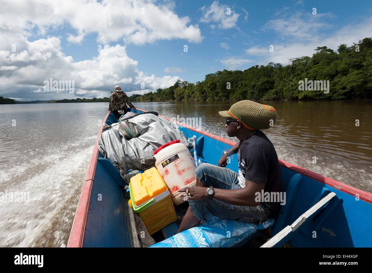 France, Guyane, Parc amazonien de Guyane (Parc amazonien de la Guyane), pirogue sur le Lawa, en aval de devenir le fleuve Maroni Banque D'Images