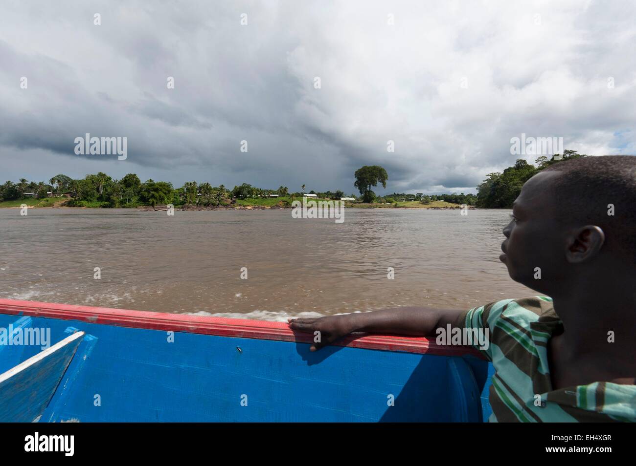 France, Guyane, Parc amazonien de Guyane (Parc amazonien de la Guyane), pirogue sur le Lawa, en aval de devenir le fleuve Maroni Banque D'Images