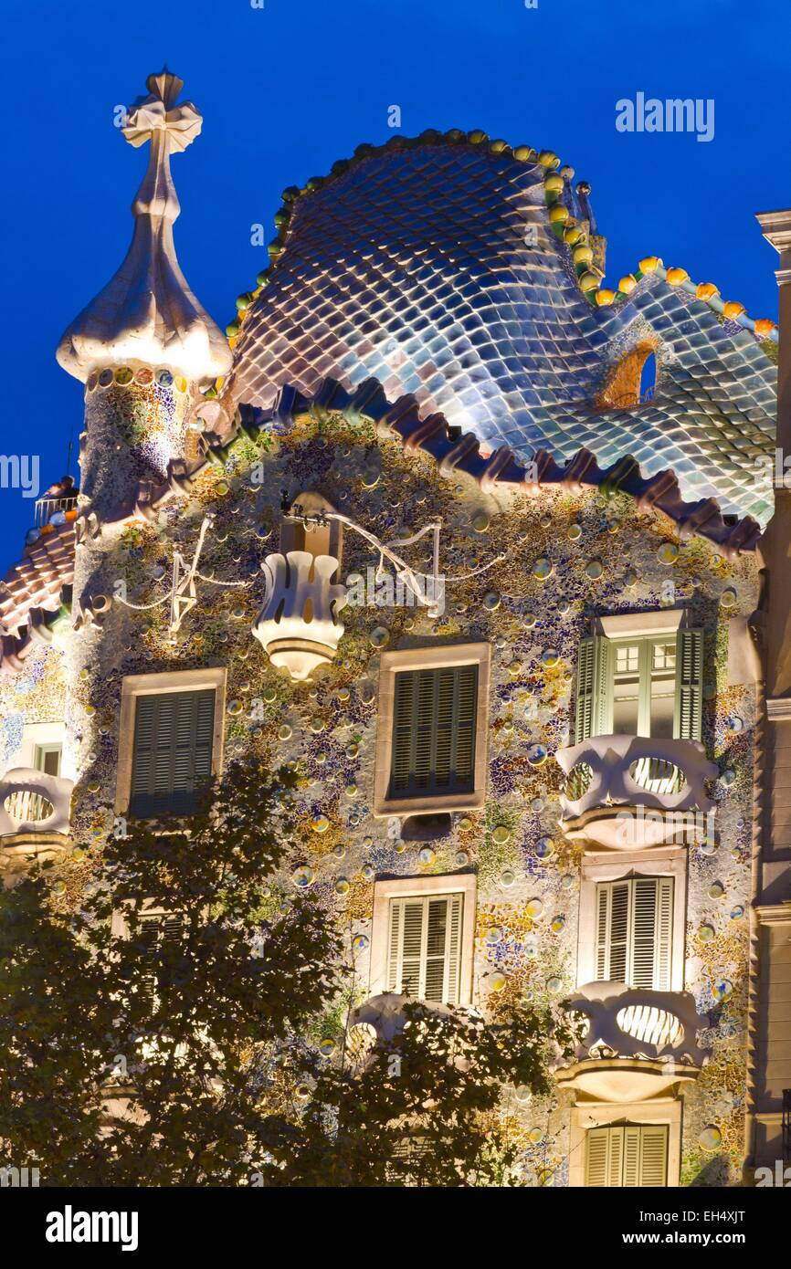 Espagne, Catalogne, Barcelone, l'Eixample, la Casa Battlo (Battlo House) de l'architecte Antoni Gaudi au 43 Passeig de Gracia, inscrite au Patrimoine Mondial de l'UNESCO Banque D'Images