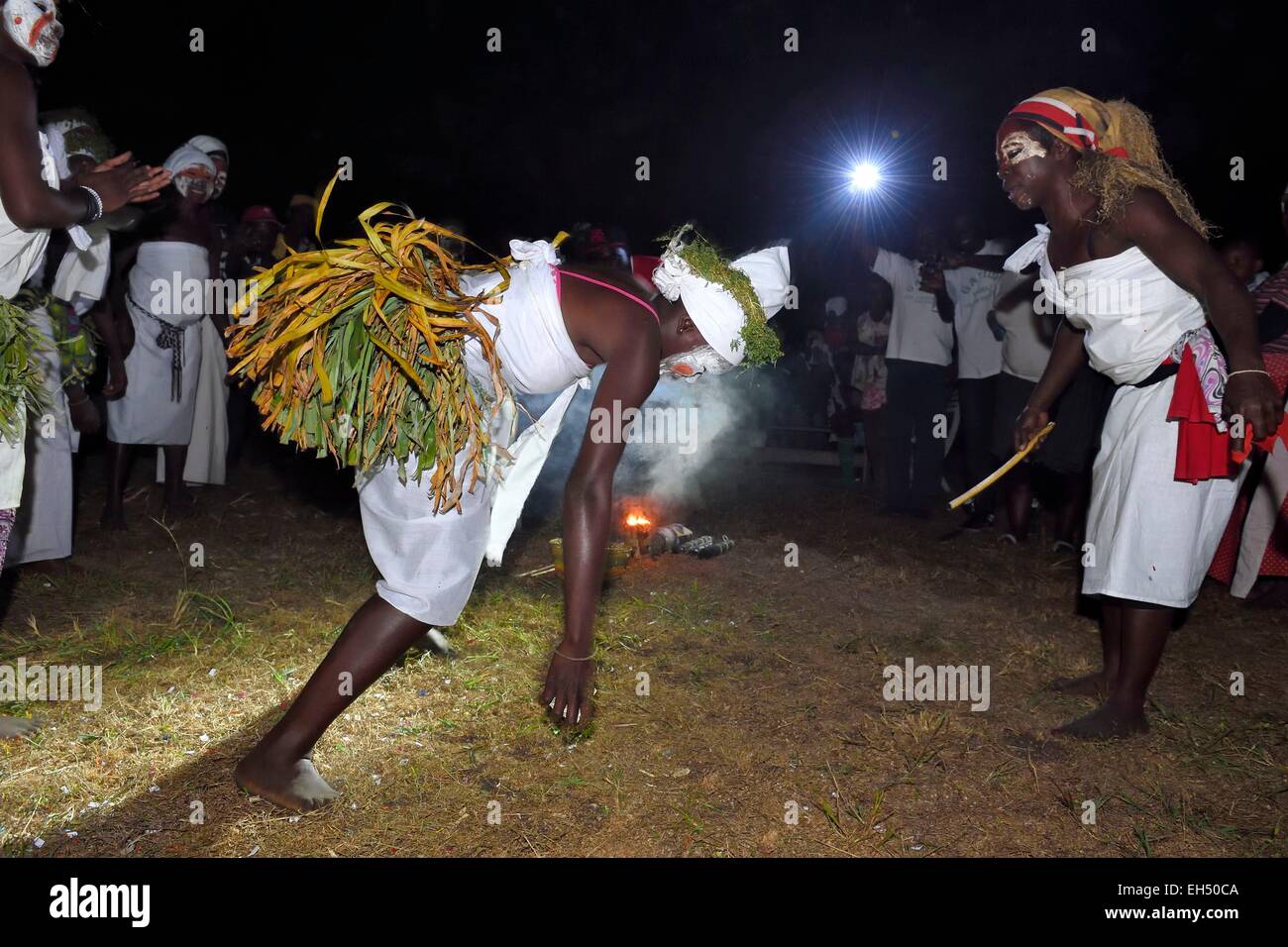 Le Gabon, l'Ogooue Province Maritime, Omboue, région de Loango, Nkomi (Myene) danses traditionnelles Banque D'Images