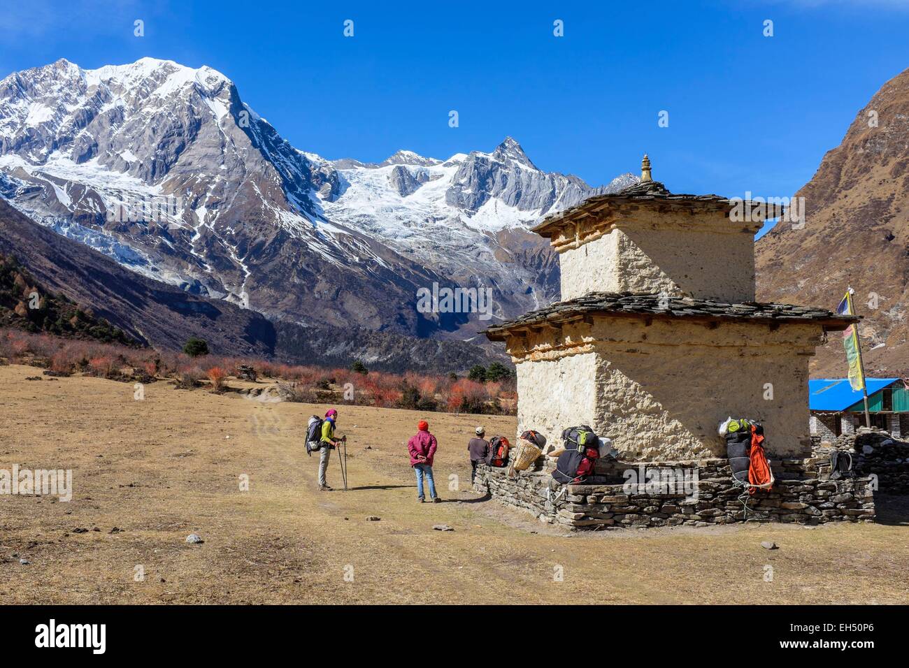 Le Népal, Gandaki zone, Manaslu Circuit, entre Lho et Samagaon, chorten à l'entrée du village de Samagaon Banque D'Images