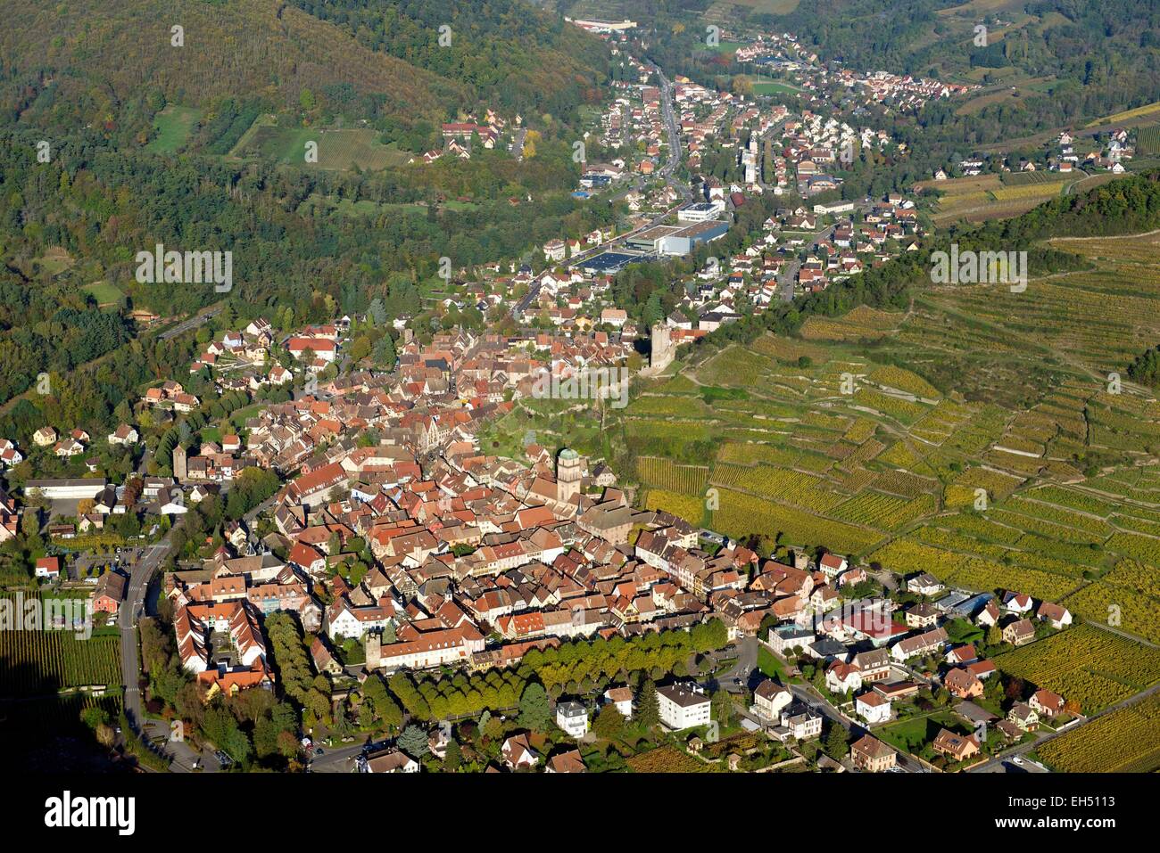 La France, Haut Rhin, Alsace Route des Vins, Kaysersberg (vue aérienne) Banque D'Images