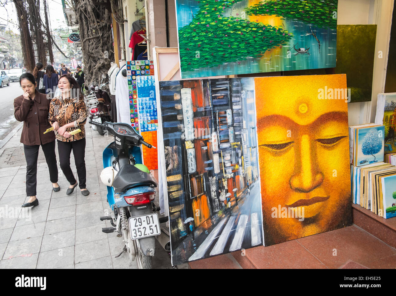 Peintures de Bouddha à un sur le street gallery shop,principalement pour les touristes dans le vieux quartier de Han Noi, Hanoi, Vietnam, Banque D'Images