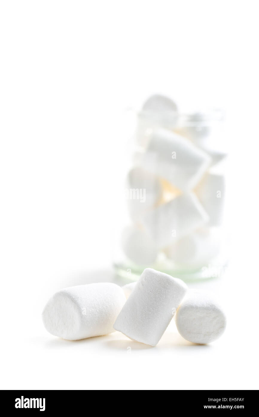 Guimauves blanc sur fond blanc Banque D'Images