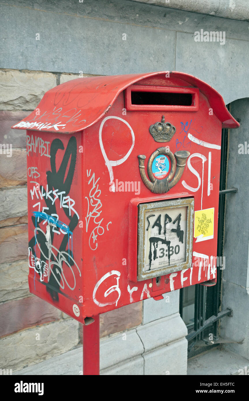 Un bureau de poste belge couvert de graffitis post box à Bruxelles,  Belgique Photo Stock - Alamy