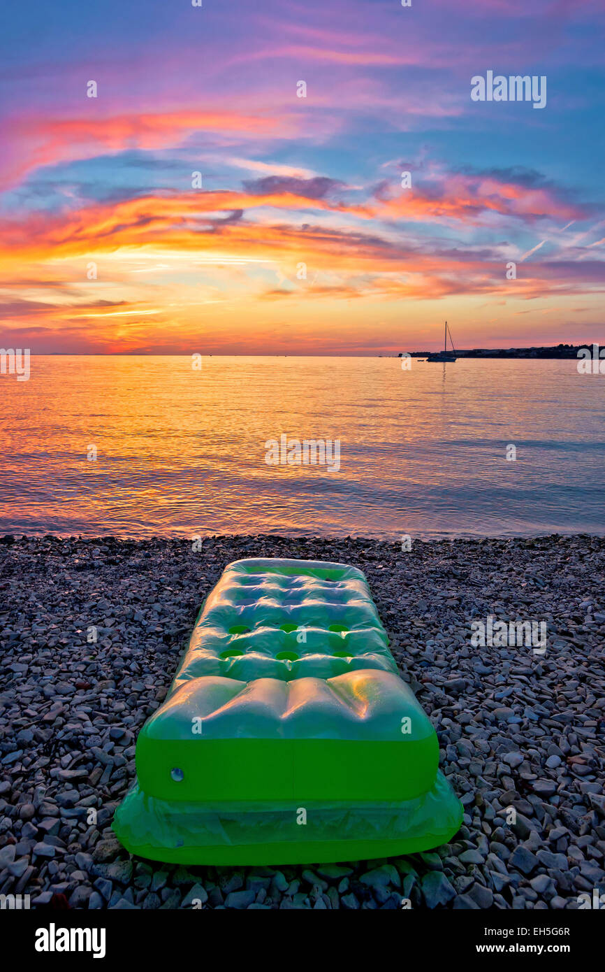 De soleil colorés par la plage en Croatie, vertical, vue Banque D'Images