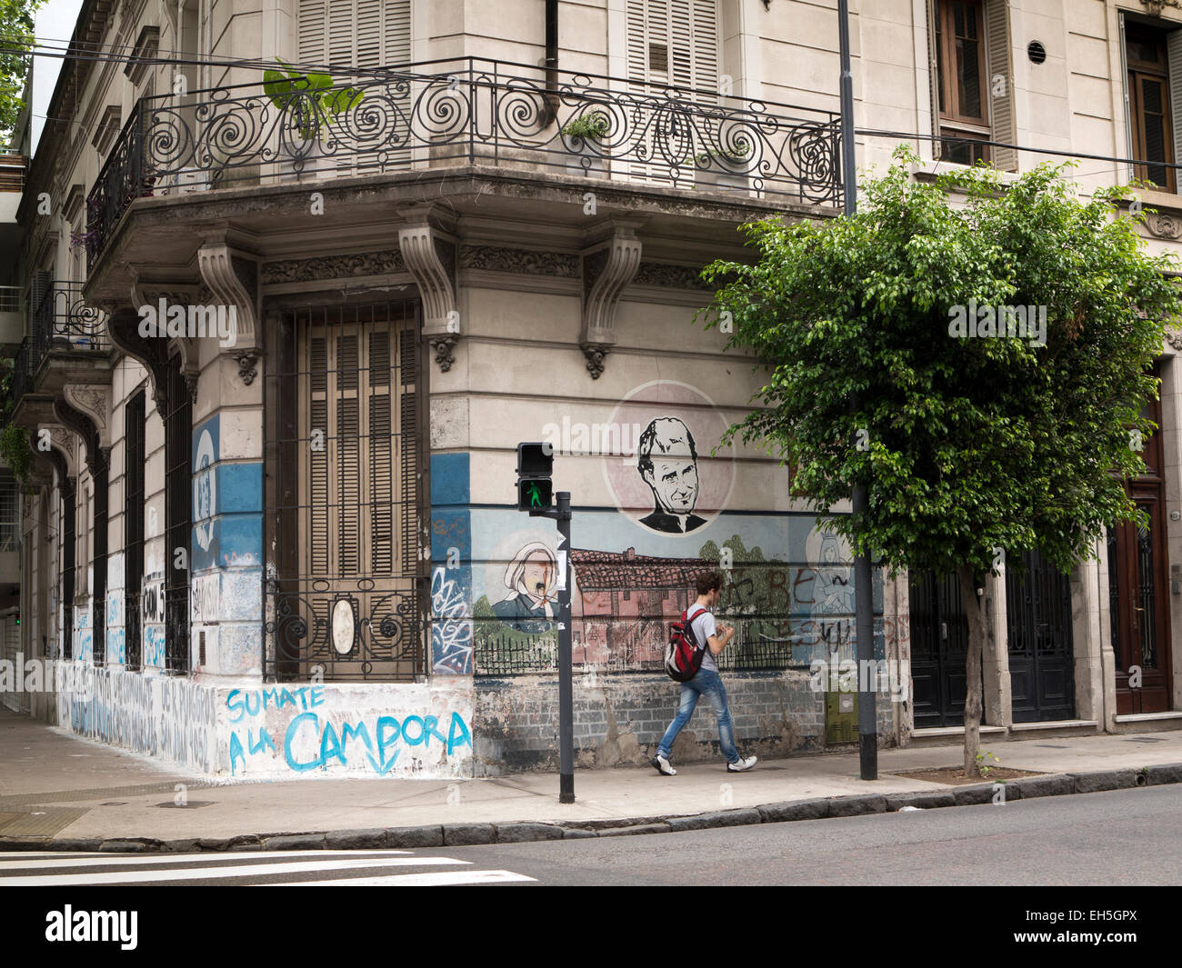 L'ARGENTINE, Buenos Aires, Almagro, Hipolito Yrigoyen, grafitti politique sur le mur de la Casena de Don Bosco Banque D'Images