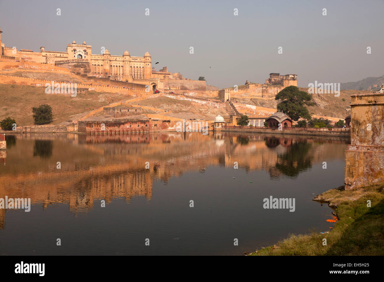 Amer Palace ou Fort Amber et lac Faleolo, Jaipur, Rajasthan, Inde, Asie Banque D'Images