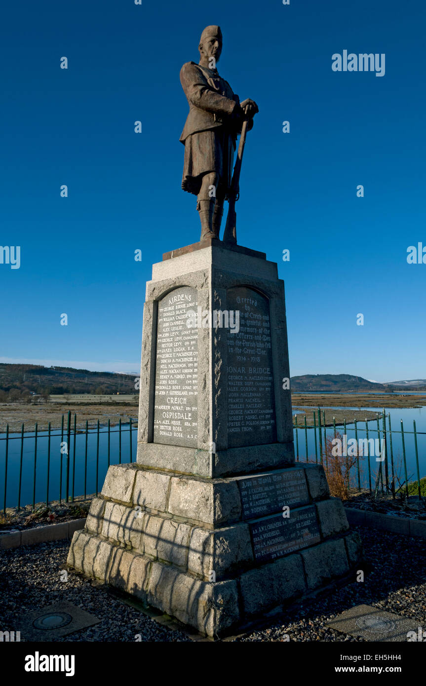 Le monument aux morts à la Kyle of Sutherland, Bonar Bridge, Sutherland, Scotland, UK. Banque D'Images