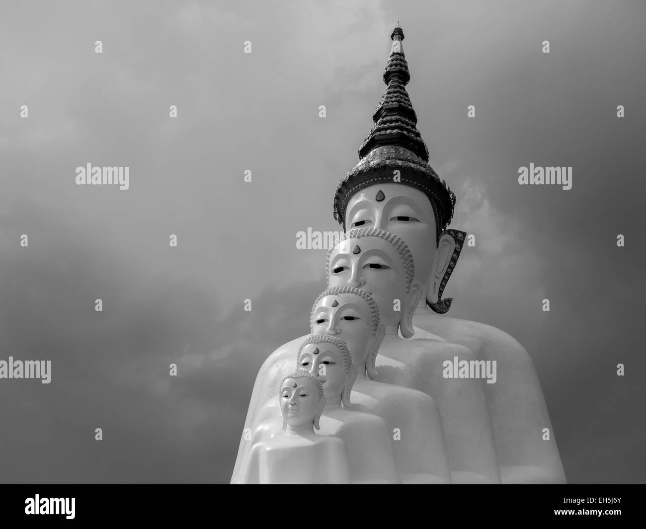 Statues de Bouddha du Wat Pha Kaew à Petchabun Sorn, Thaïlande Banque D'Images