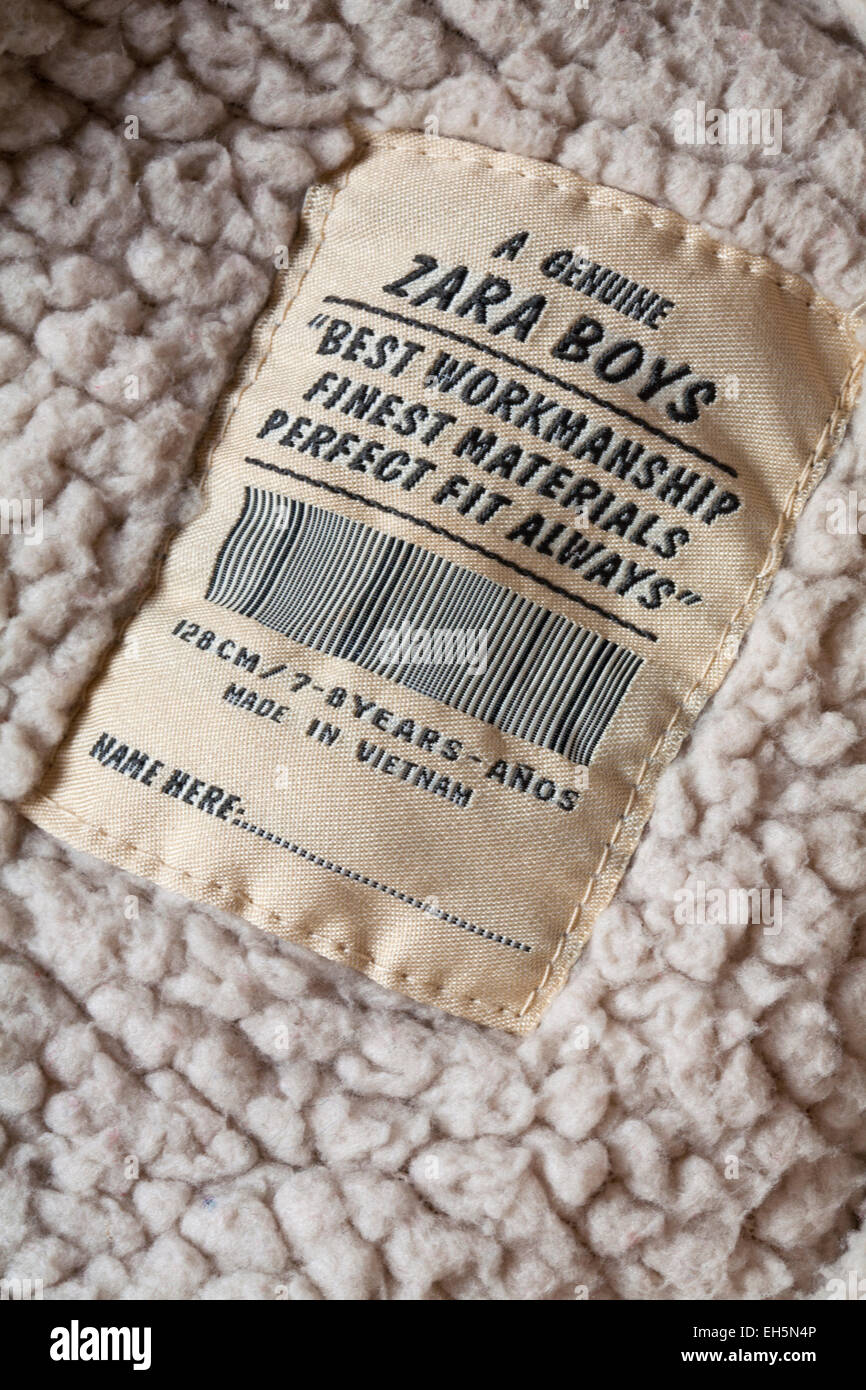 Un véritable Zara garçons finition meilleure meilleurs matériaux perfect  fit toujours au Vietnam dans l'étiquette de l'enfant - veste vendues au  Royaume-Uni Royaume-Uni Photo Stock - Alamy