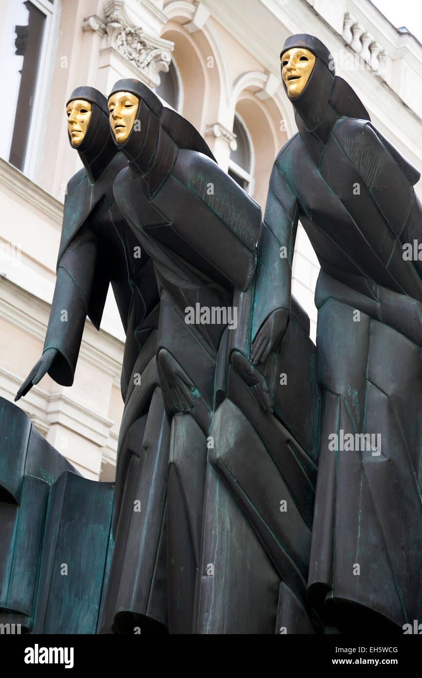 Trois Grâces sur le toit de l'Théâtre Dramatique, Vilnius, Lituanie Banque D'Images