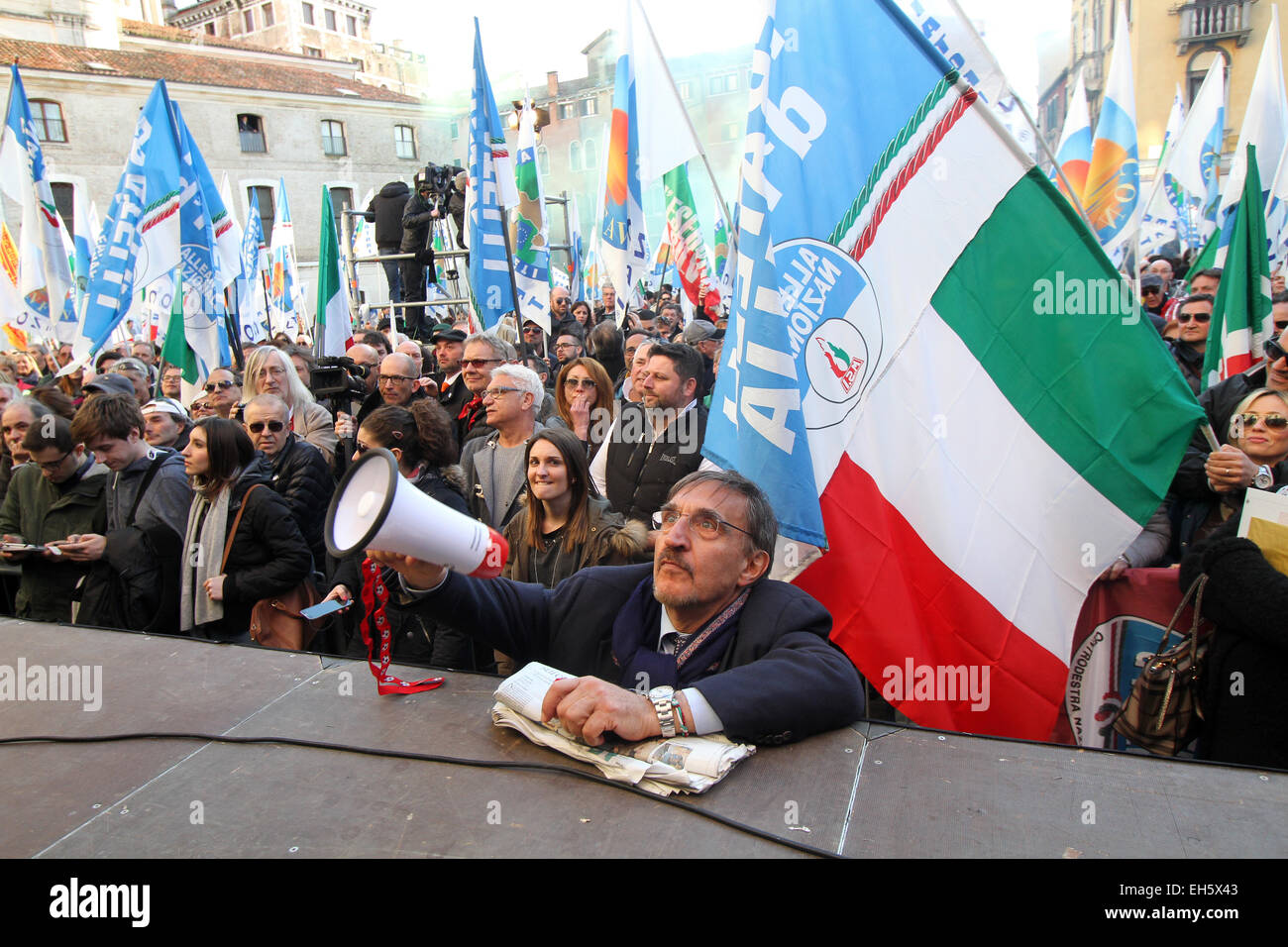 Venise, Italie. 7 mars, 2015. Ignazio La Russa politicien italien de Fratelli d'Italia partie lors de manifestation nationale organisée par le parti politique "Fratelli d'Italia" de l'Alliance nationale contre le gouvernement Renzi , sur les questions de sécurité . Credit : Andrea Spinelli/Alamy Live News Banque D'Images