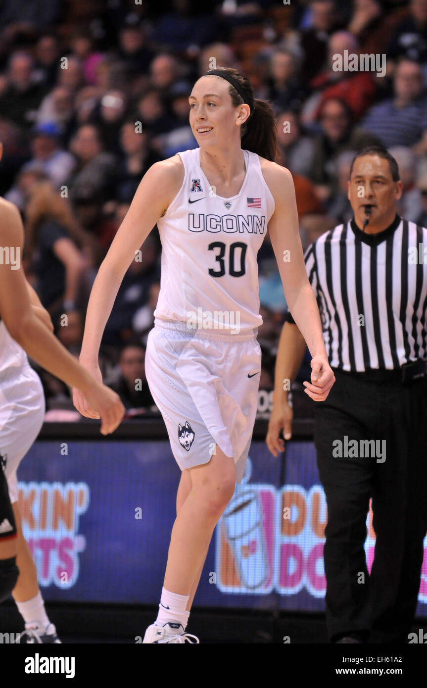 7 mars 2015:Breann Stewart(30) de l'Uconn en action au cours de la Conférence américaine de basket-ball de NCAA Tournoi jeu entre le Connecticut Huskies et les Bearcats de Cincinnati au Mohegan Sun Arena à Uncasville, CT. Gregory Vasil/CSM Banque D'Images