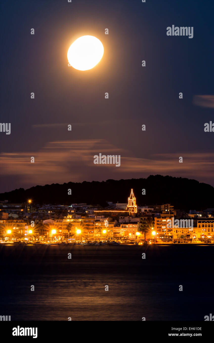La nuit dans la Costa Brava, Palamos (Espagne) Banque D'Images