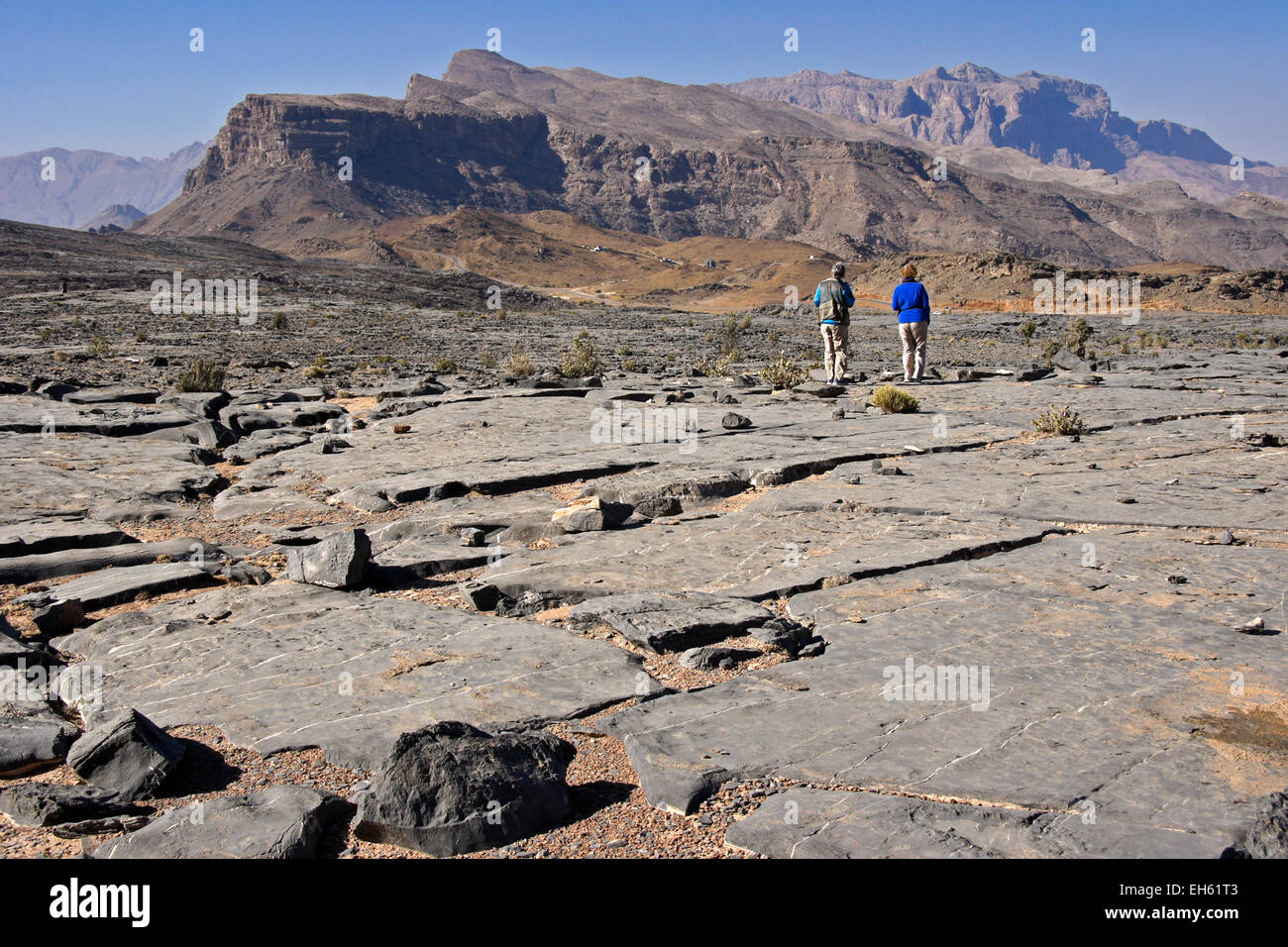 Les personnes bénéficiant de Jebal Shams, paysage entourant les monts Hajar, Oman Banque D'Images