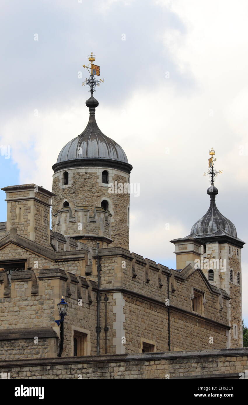Dômes de la forteresse de pierre de la Tour de Londres, UK Banque D'Images