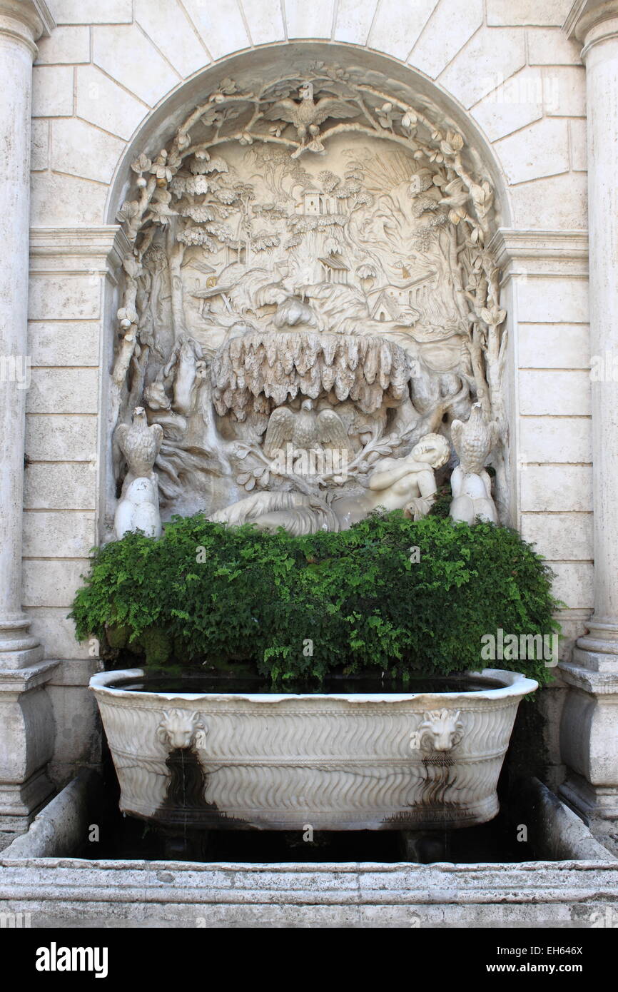 Bassin d'eau de la renaissance Banque de photographies et d’images à