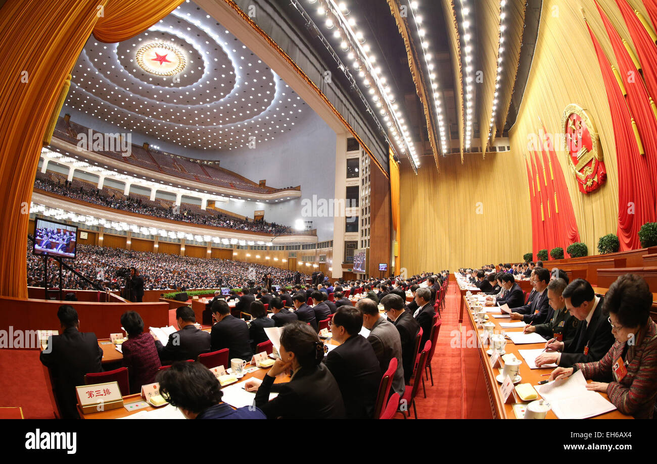 Beijing, Chine. Mar 8, 2015. La deuxième séance plénière de la troisième session de la 12e Assemblée populaire nationale (APN) a lieu dans le Grand Hall du Peuple à Beijing, capitale de Chine, le 8 mars 2015. © Ma Zhancheng/Xinhua/Alamy Live News Banque D'Images